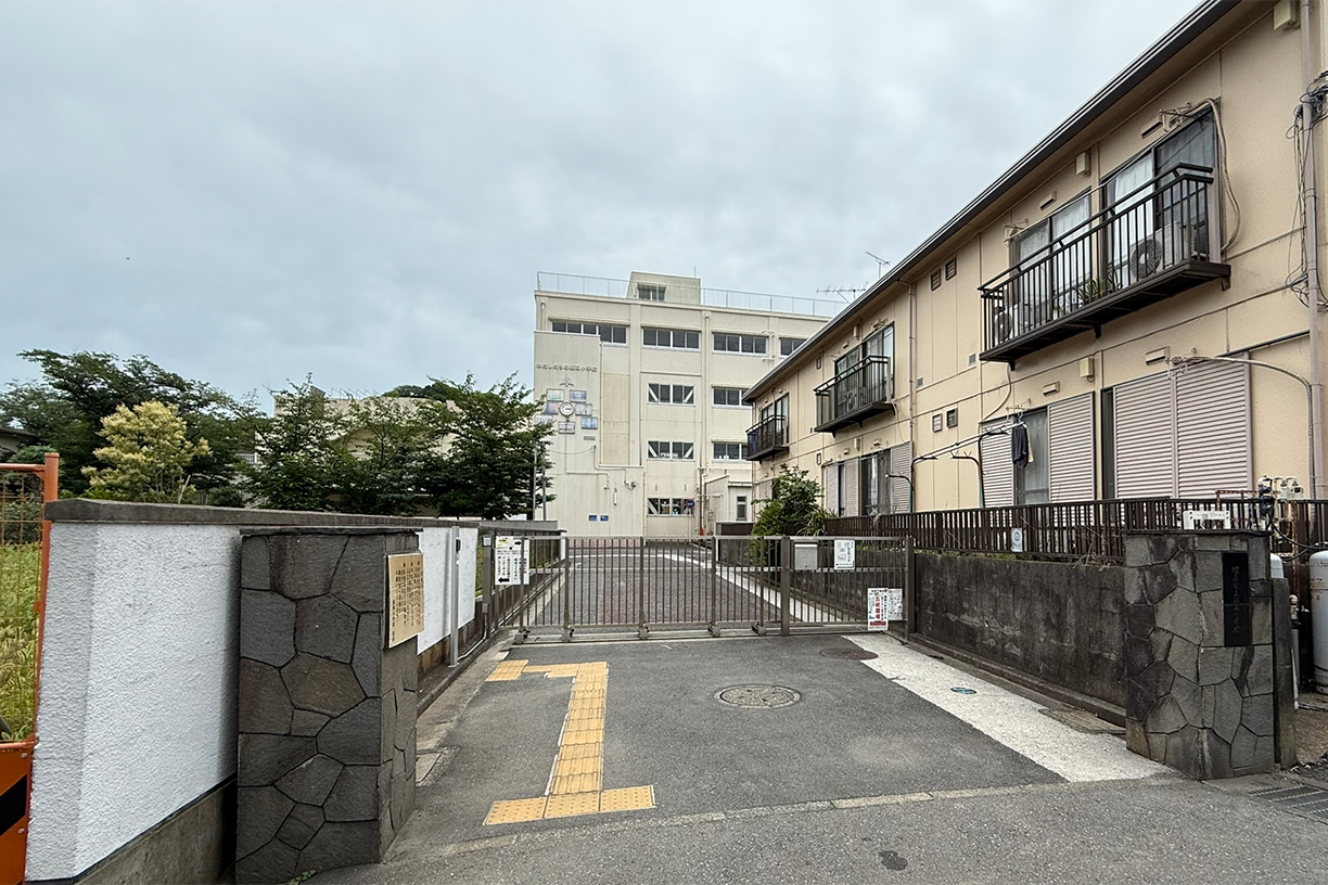 横浜市立師岡小学校 徒歩約9分(約650m)